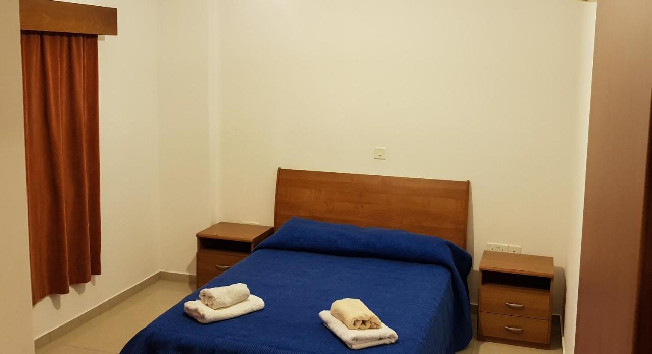 Galatia'S Court Apartment Paphos Ngoại thất bức ảnh