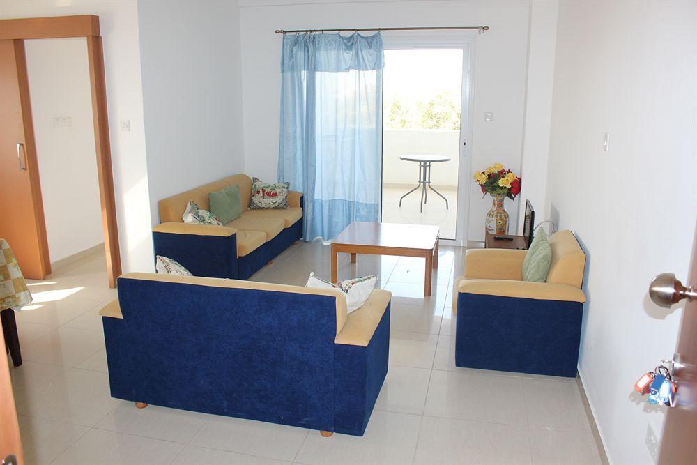 Galatia'S Court Apartment Paphos Ngoại thất bức ảnh