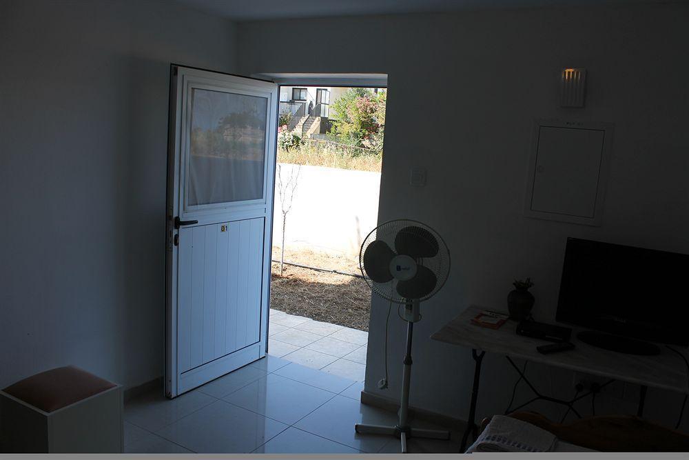 Galatia'S Court Apartment Paphos Ngoại thất bức ảnh