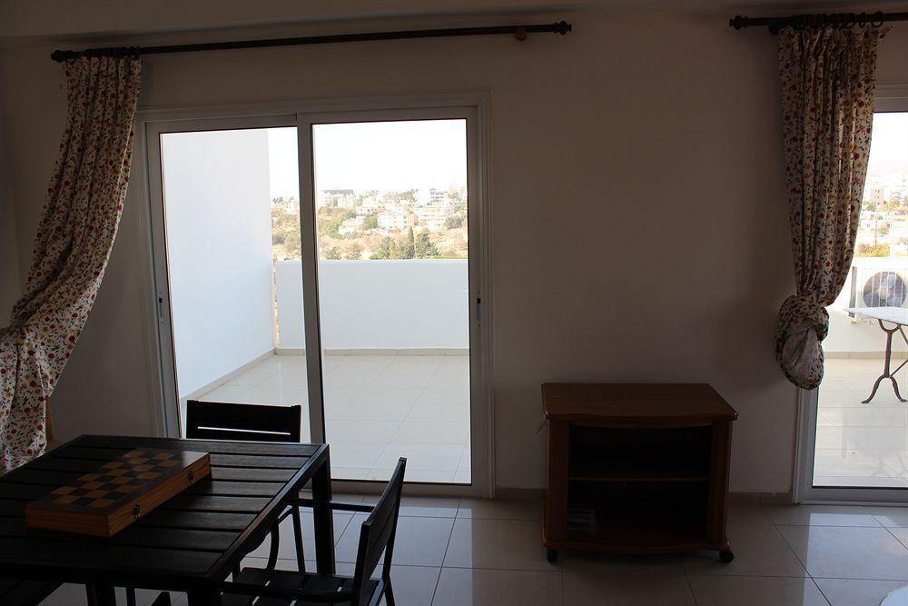 Galatia'S Court Apartment Paphos Ngoại thất bức ảnh