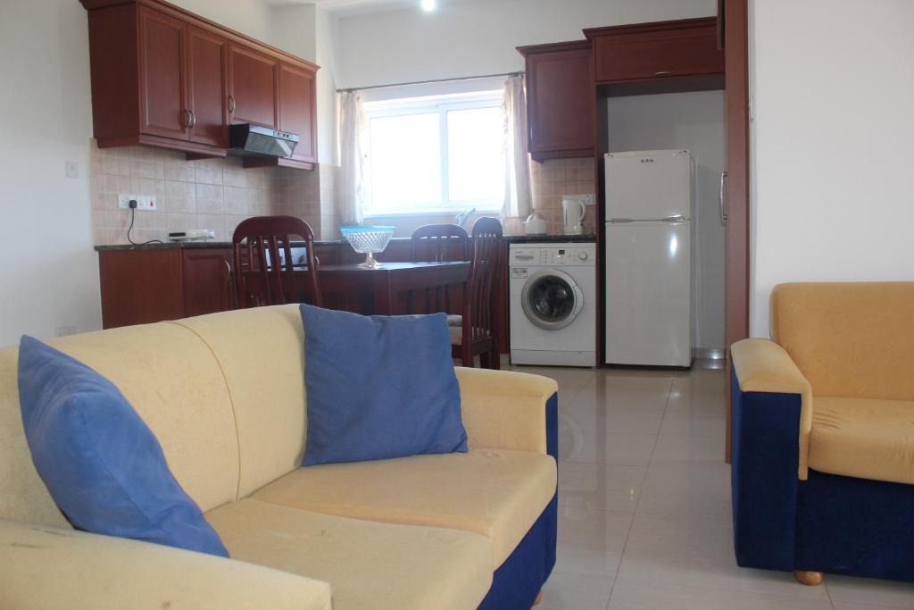 Galatia'S Court Apartment Paphos Ngoại thất bức ảnh