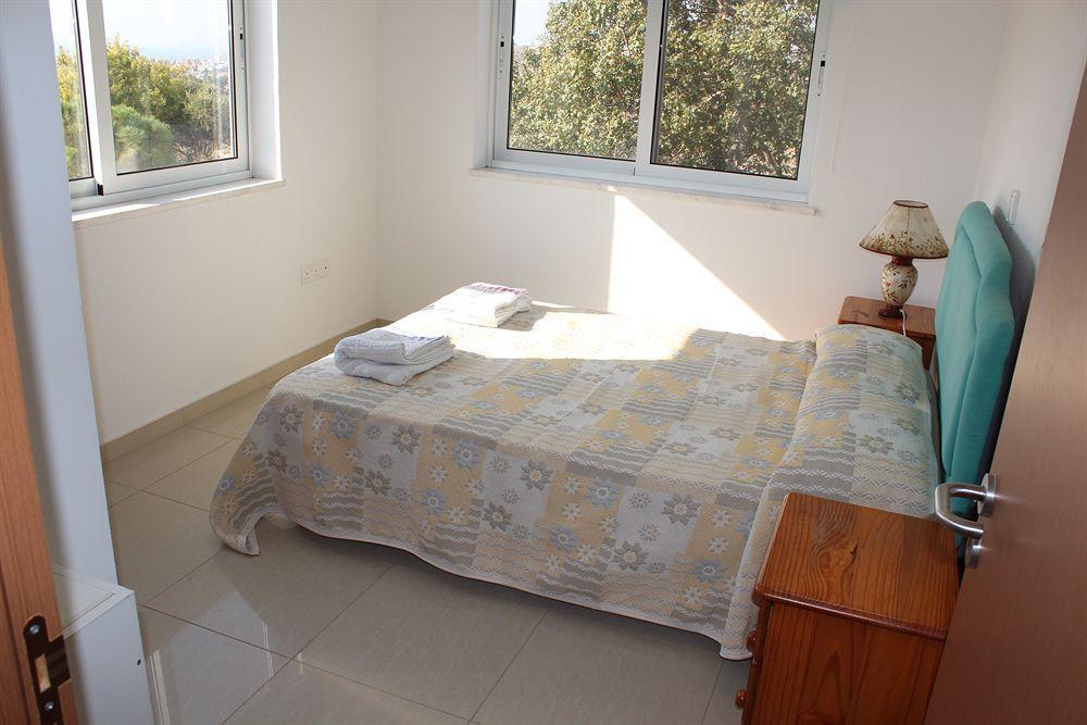 Galatia'S Court Apartment Paphos Ngoại thất bức ảnh