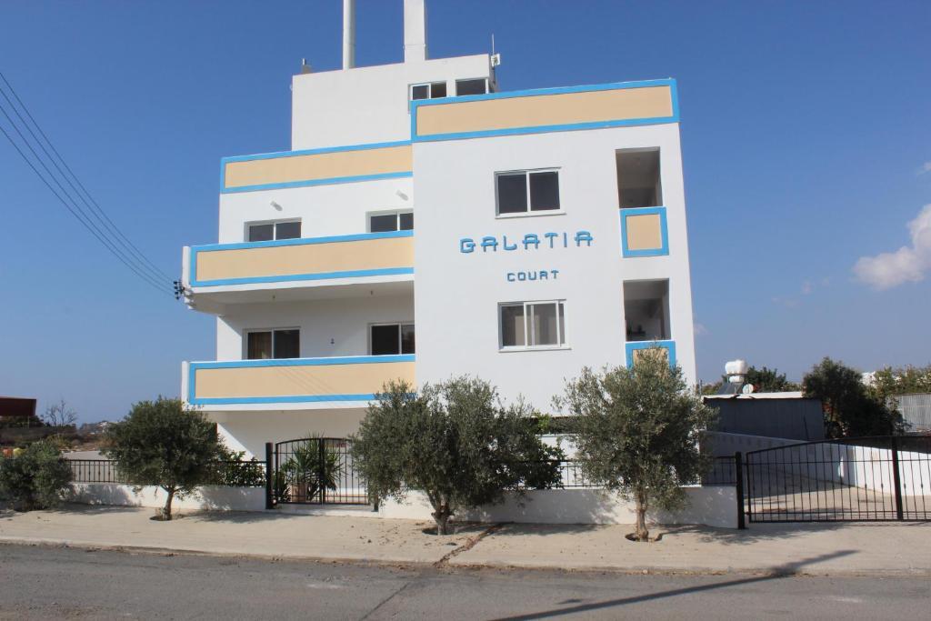 Galatia'S Court Apartment Paphos Ngoại thất bức ảnh