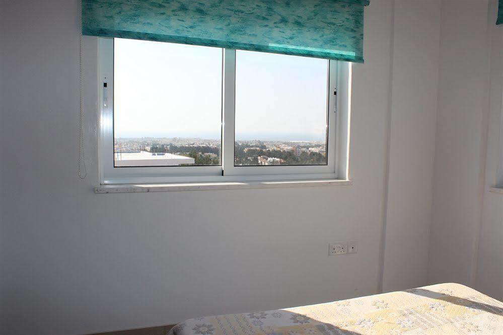 Galatia'S Court Apartment Paphos Ngoại thất bức ảnh